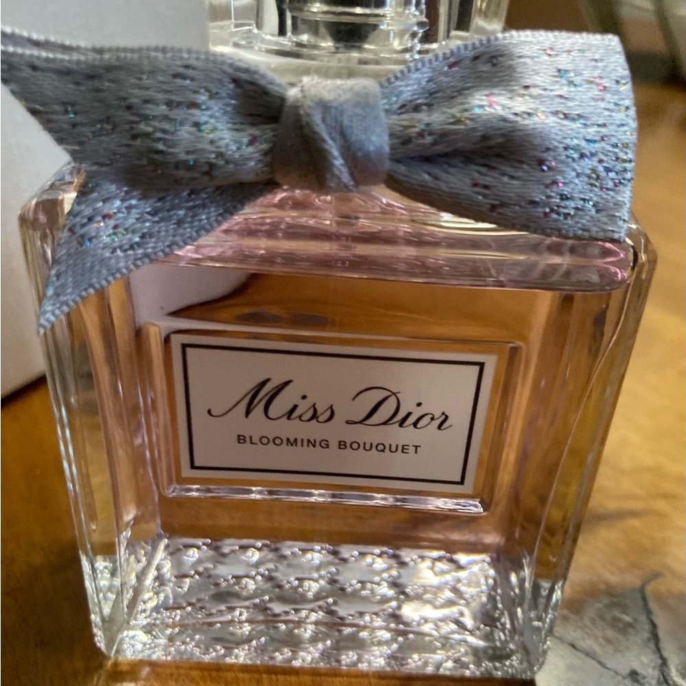 Dior Gift box with beautiful Dior products - Picture 9 of 11